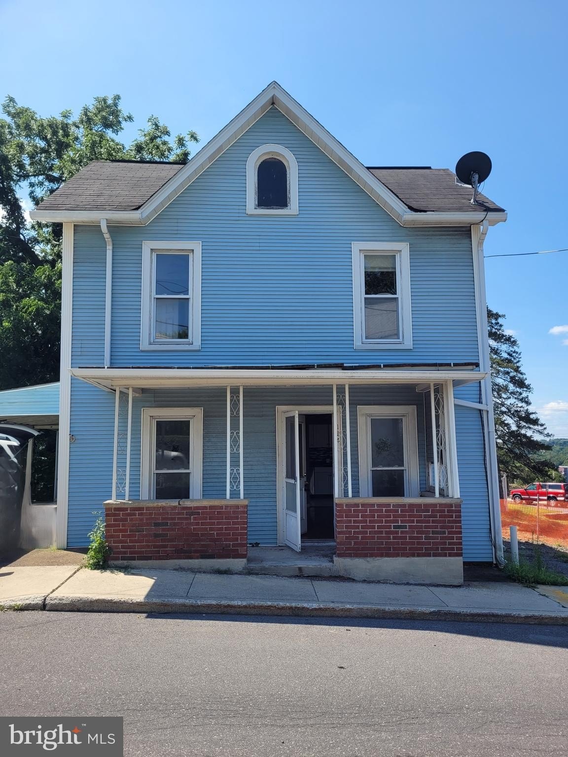 Currently Displayed Property Photo