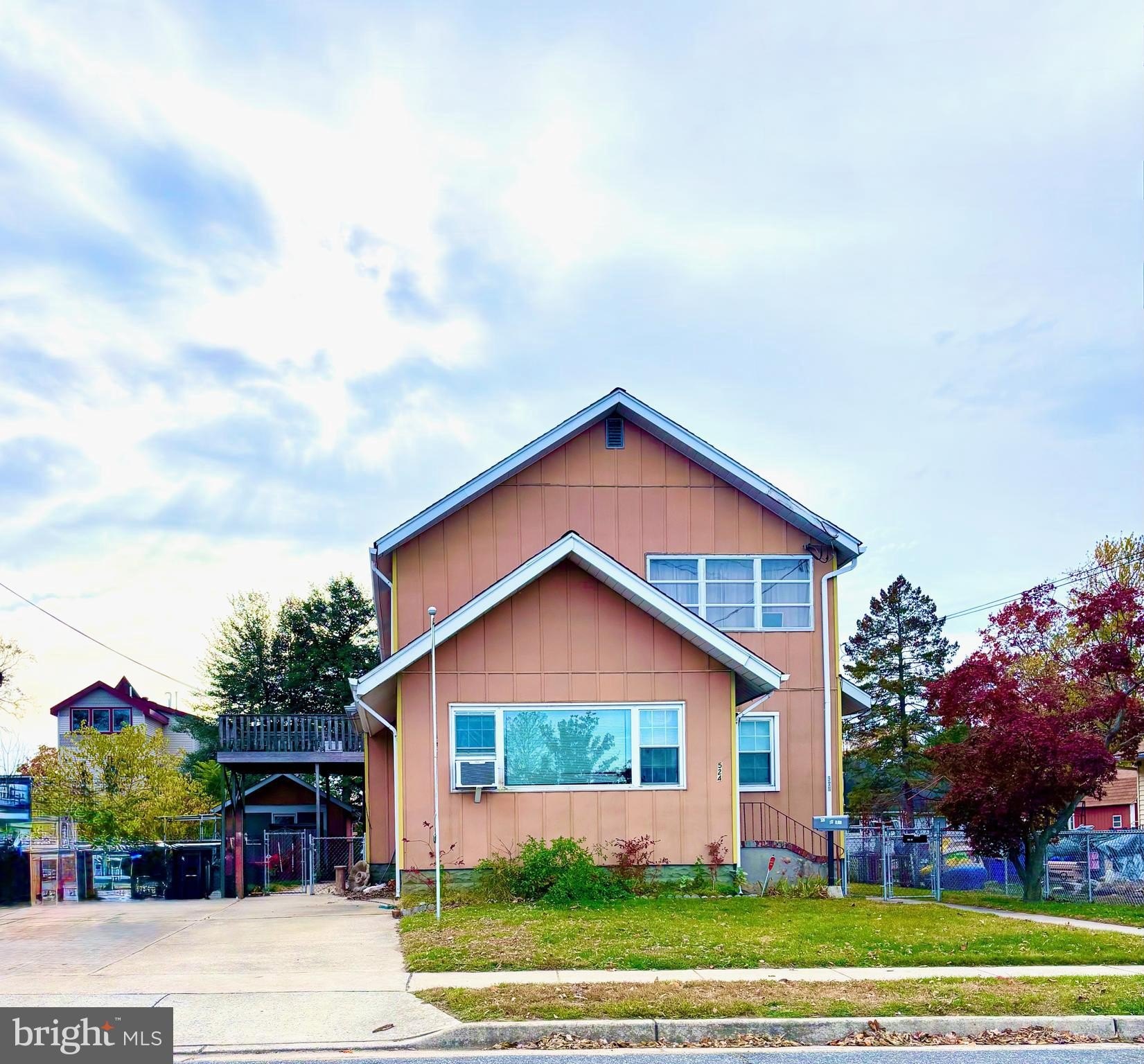 Currently Displayed Property Photo