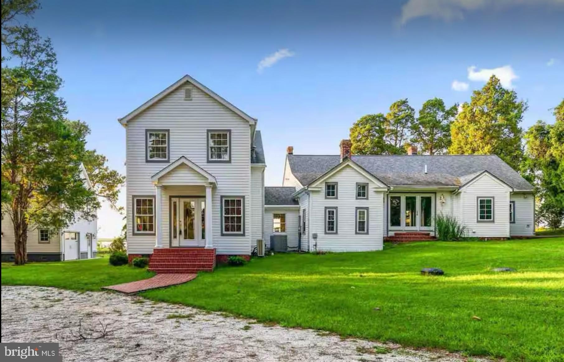 Currently Displayed Property Photo