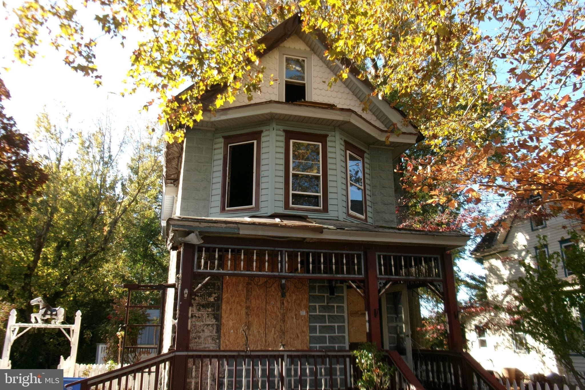 Currently Displayed Property Photo