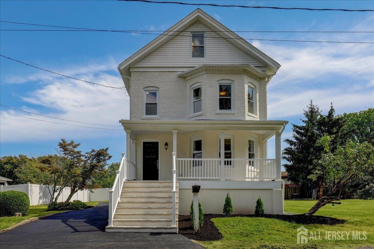 Currently Displayed Property Photo