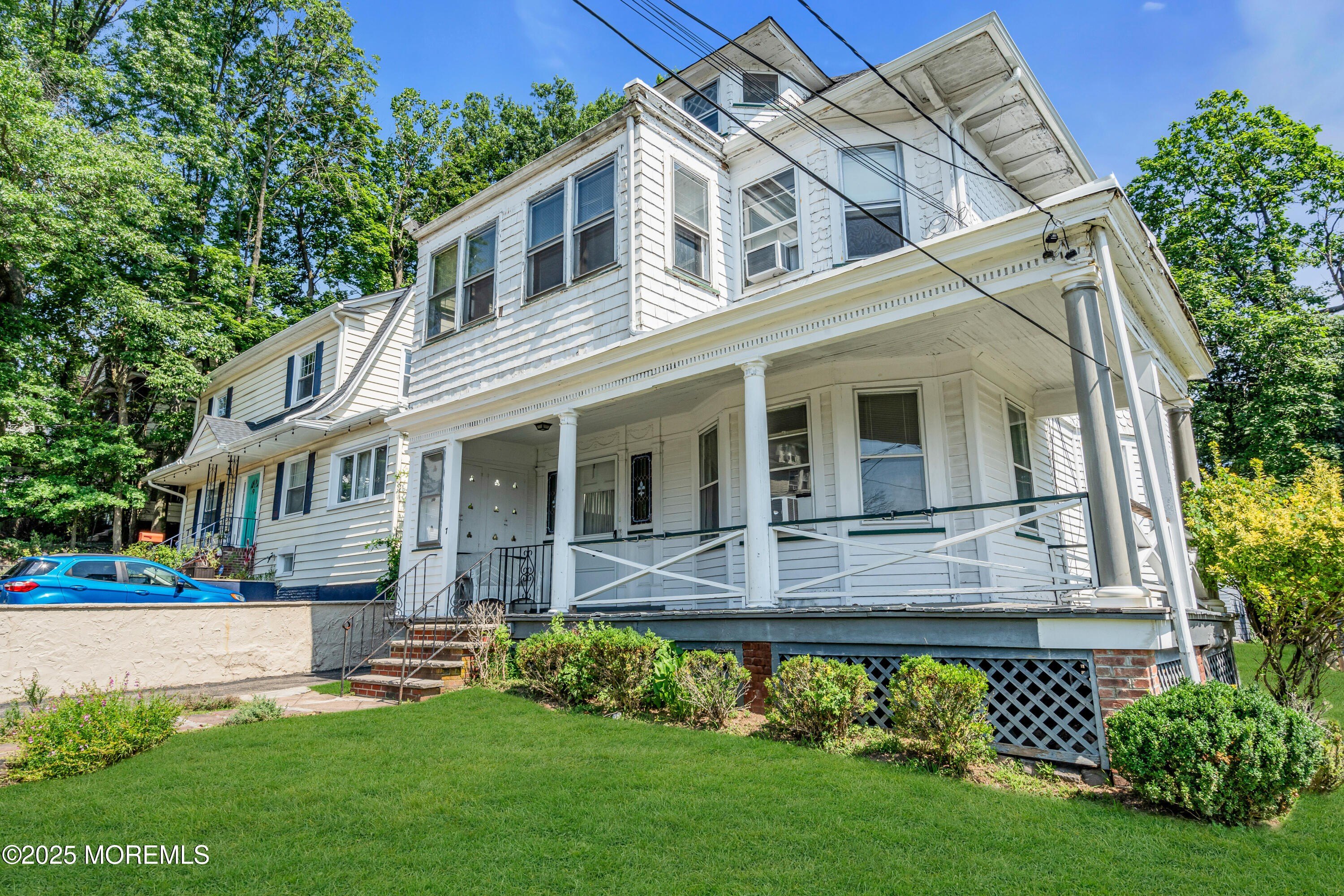 Currently Displayed Property Photo