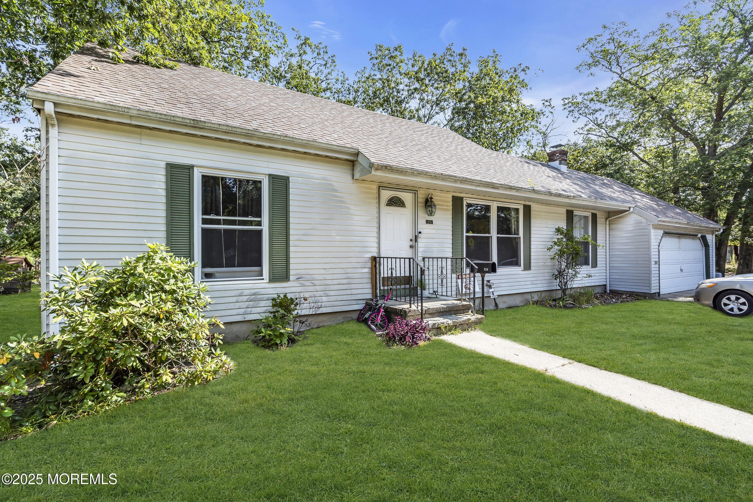 Currently Displayed Property Photo