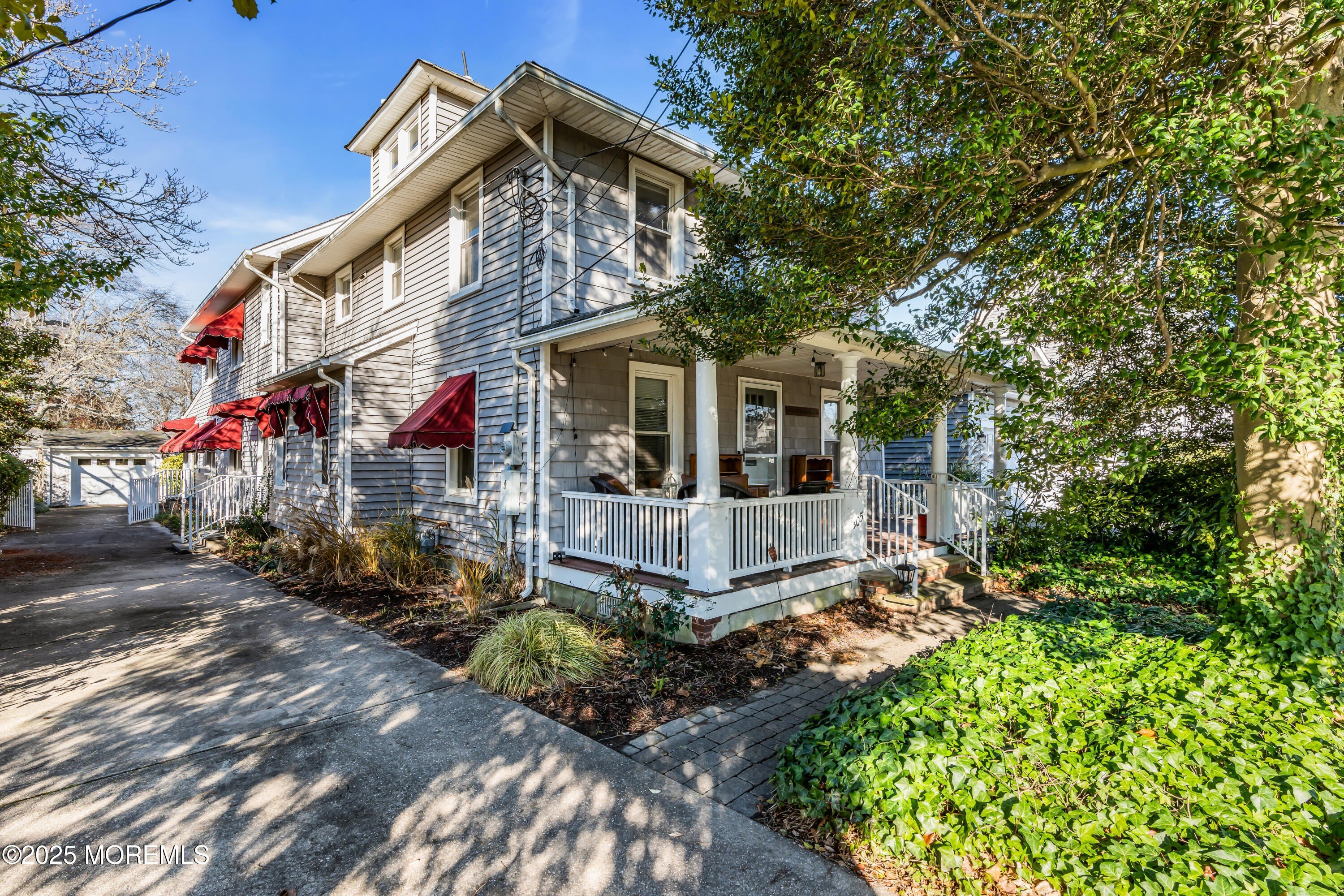 Currently Displayed Property Photo