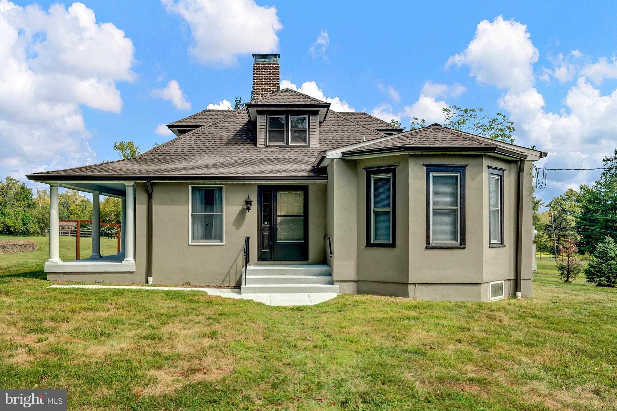 Currently Displayed Property Photo