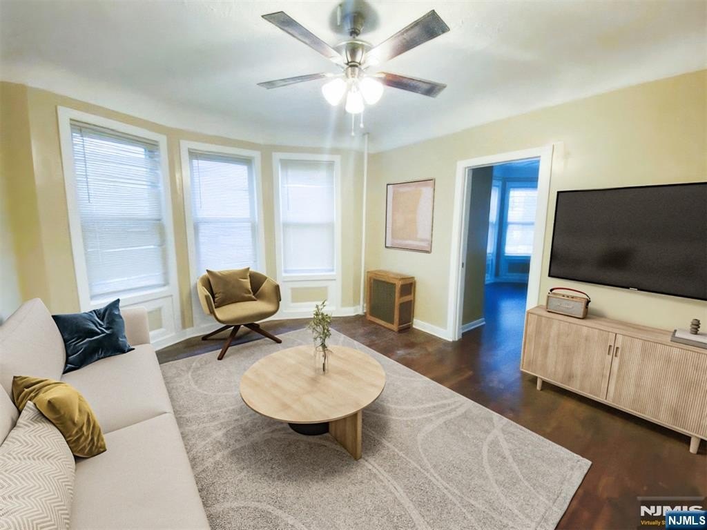 Currently Displayed Property Photo