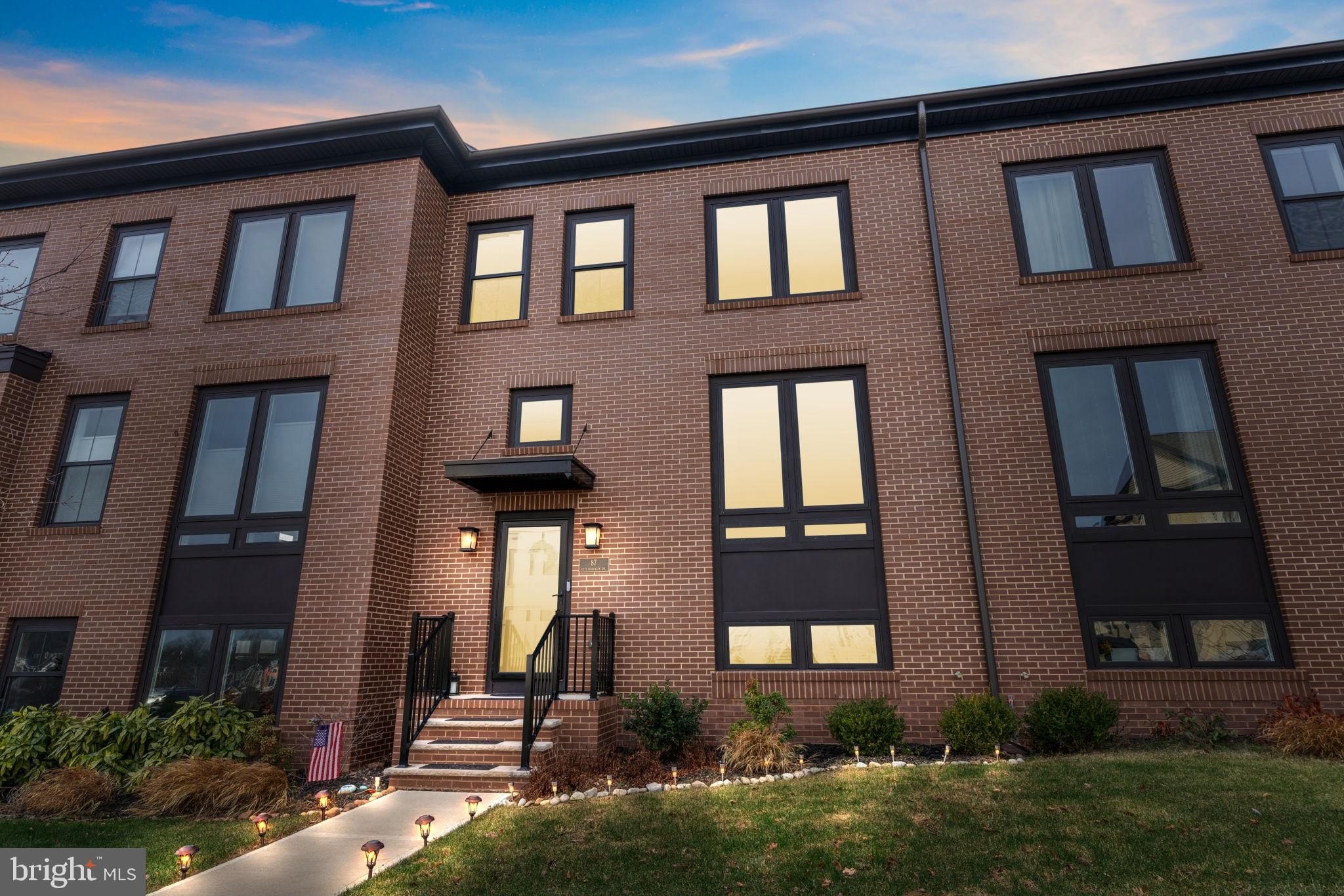 Currently Displayed Property Photo