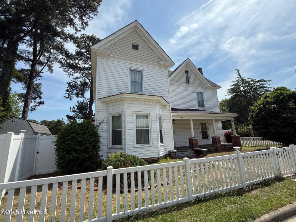 Currently Displayed Property Photo