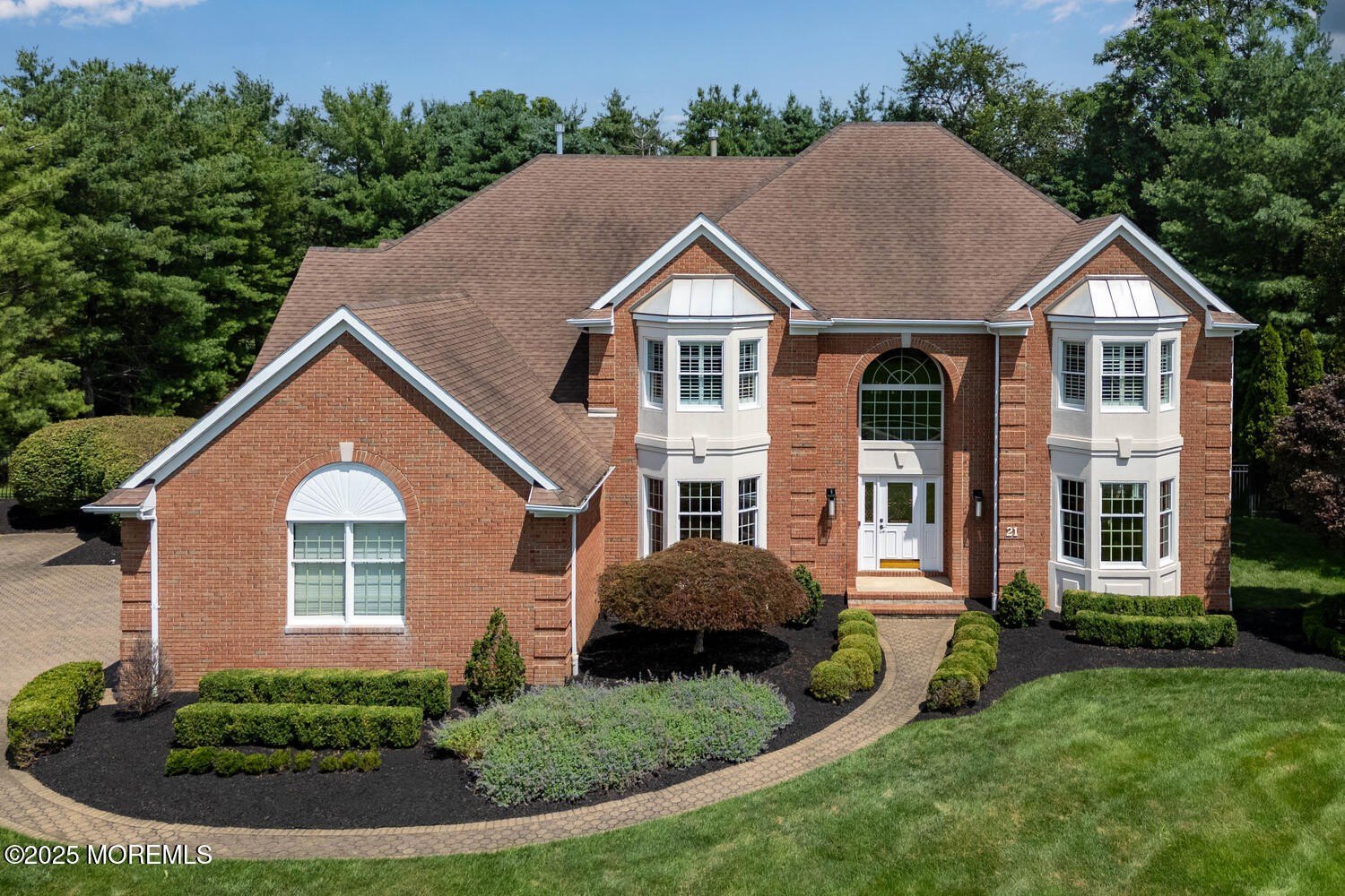 Currently Displayed Property Photo