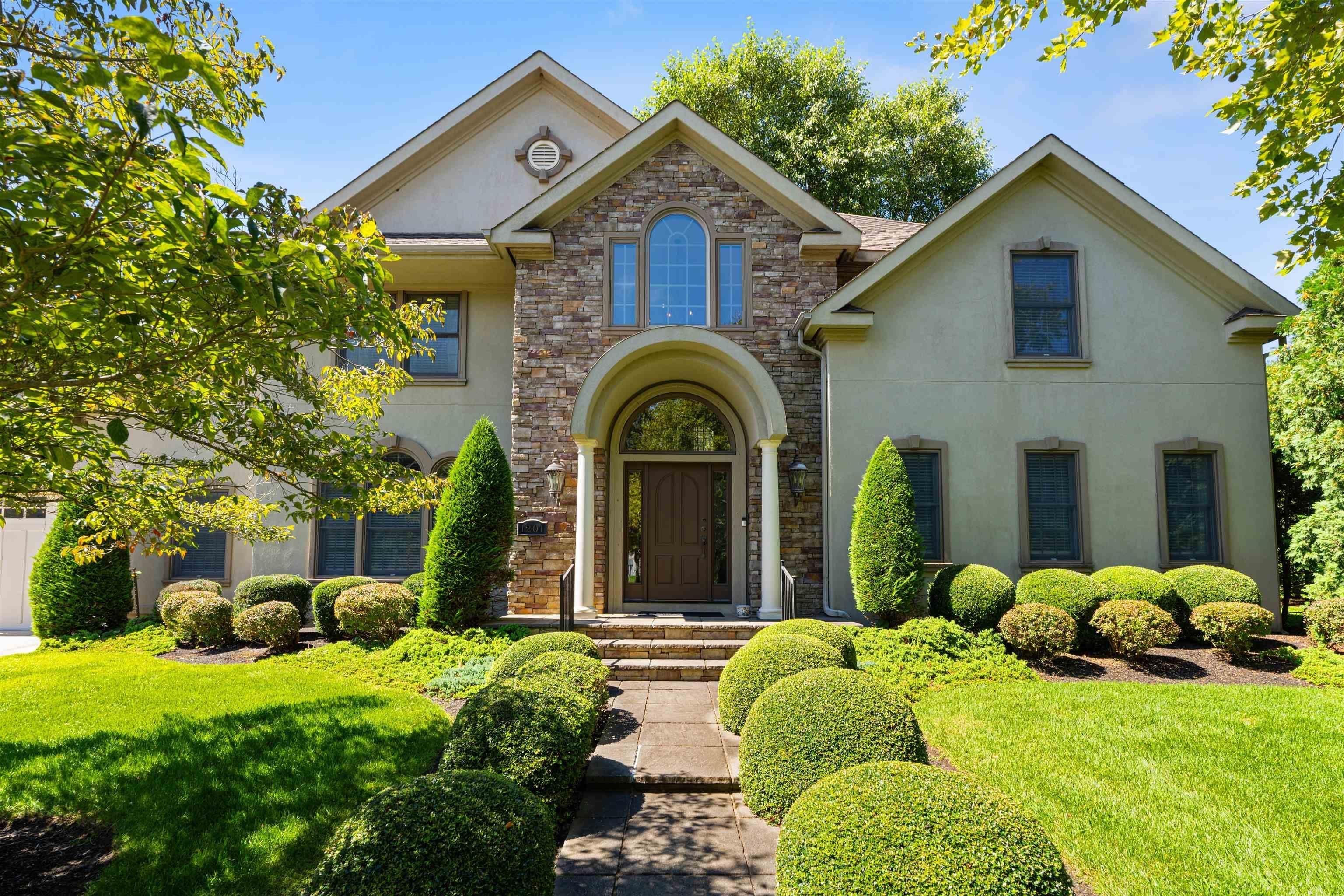 Currently Displayed Property Photo