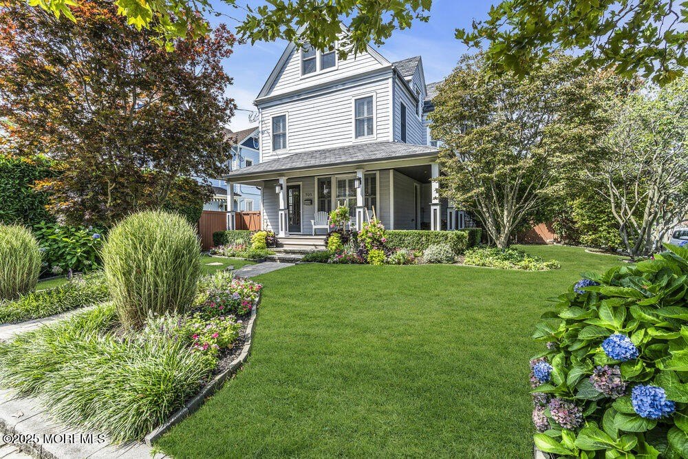 Currently Displayed Property Photo