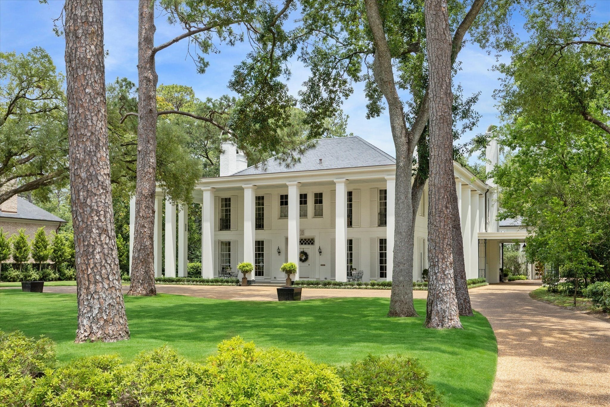 Currently Displayed Property Photo