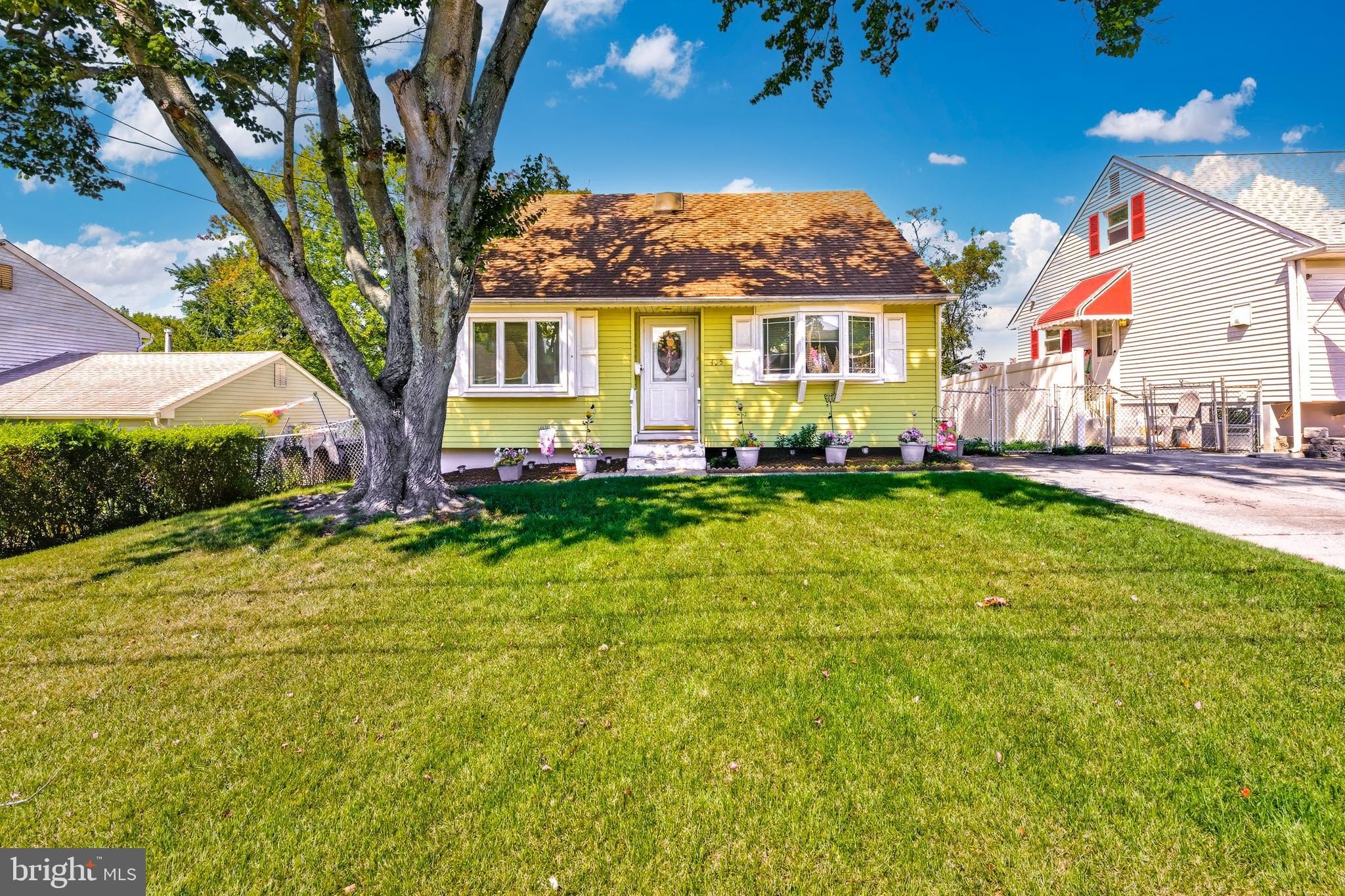 Currently Displayed Property Photo