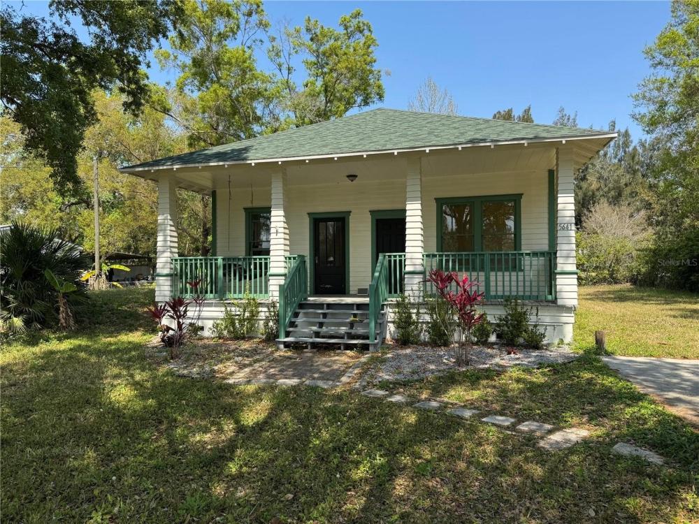 Currently Displayed Property Photo