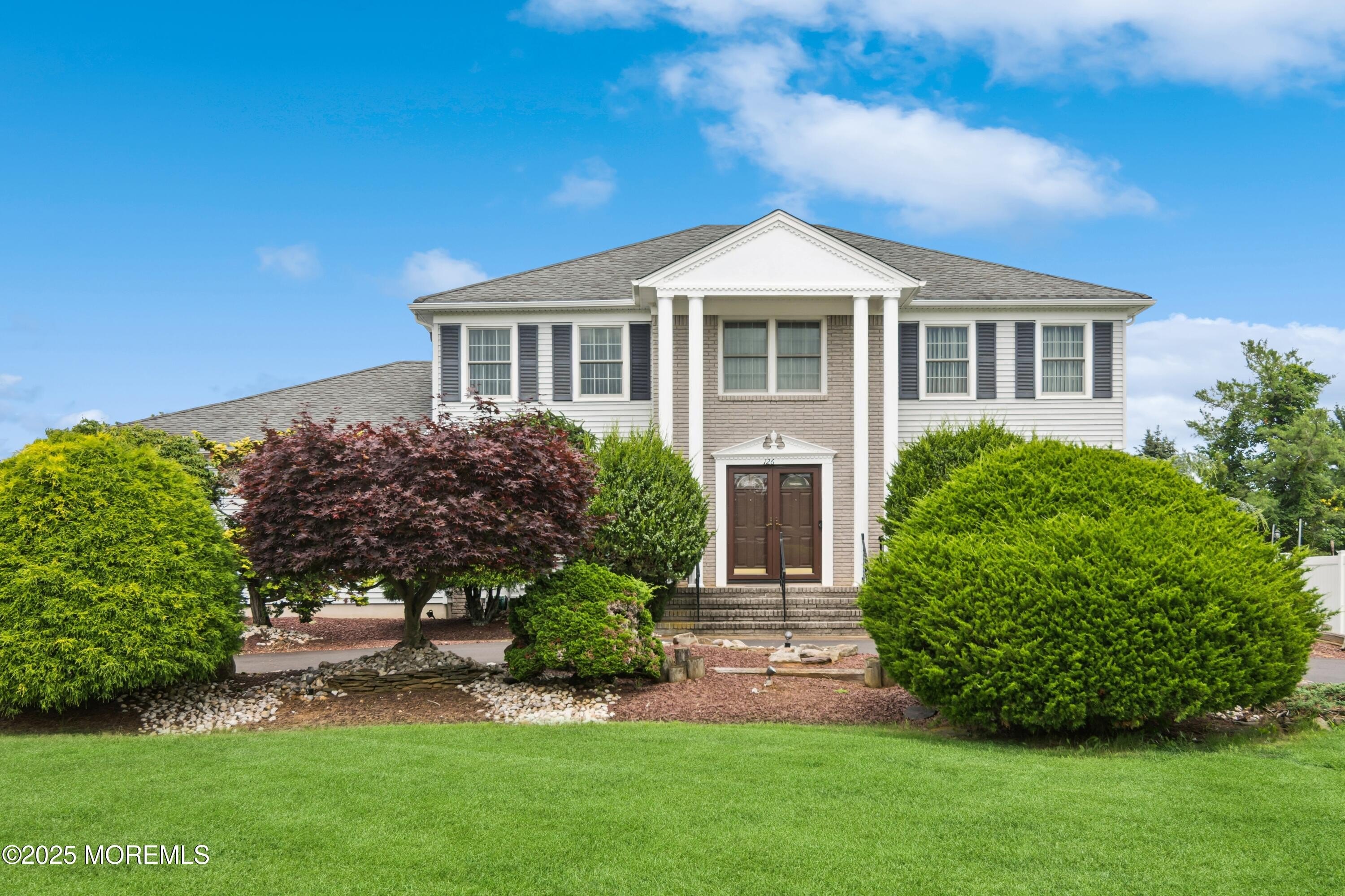 Currently Displayed Property Photo