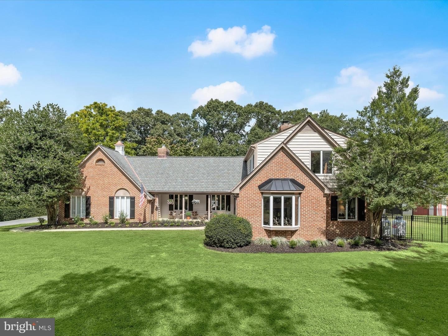 Currently Displayed Property Photo