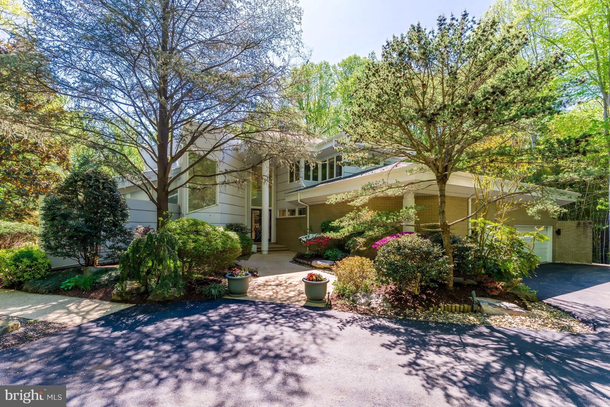 Currently Displayed Property Photo