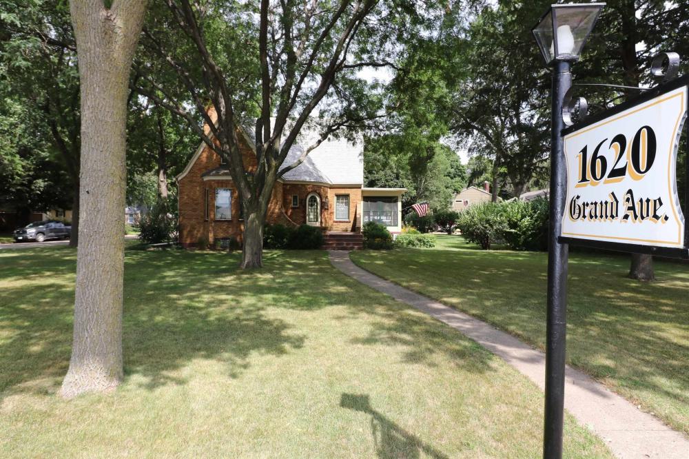 Currently Displayed Property Photo