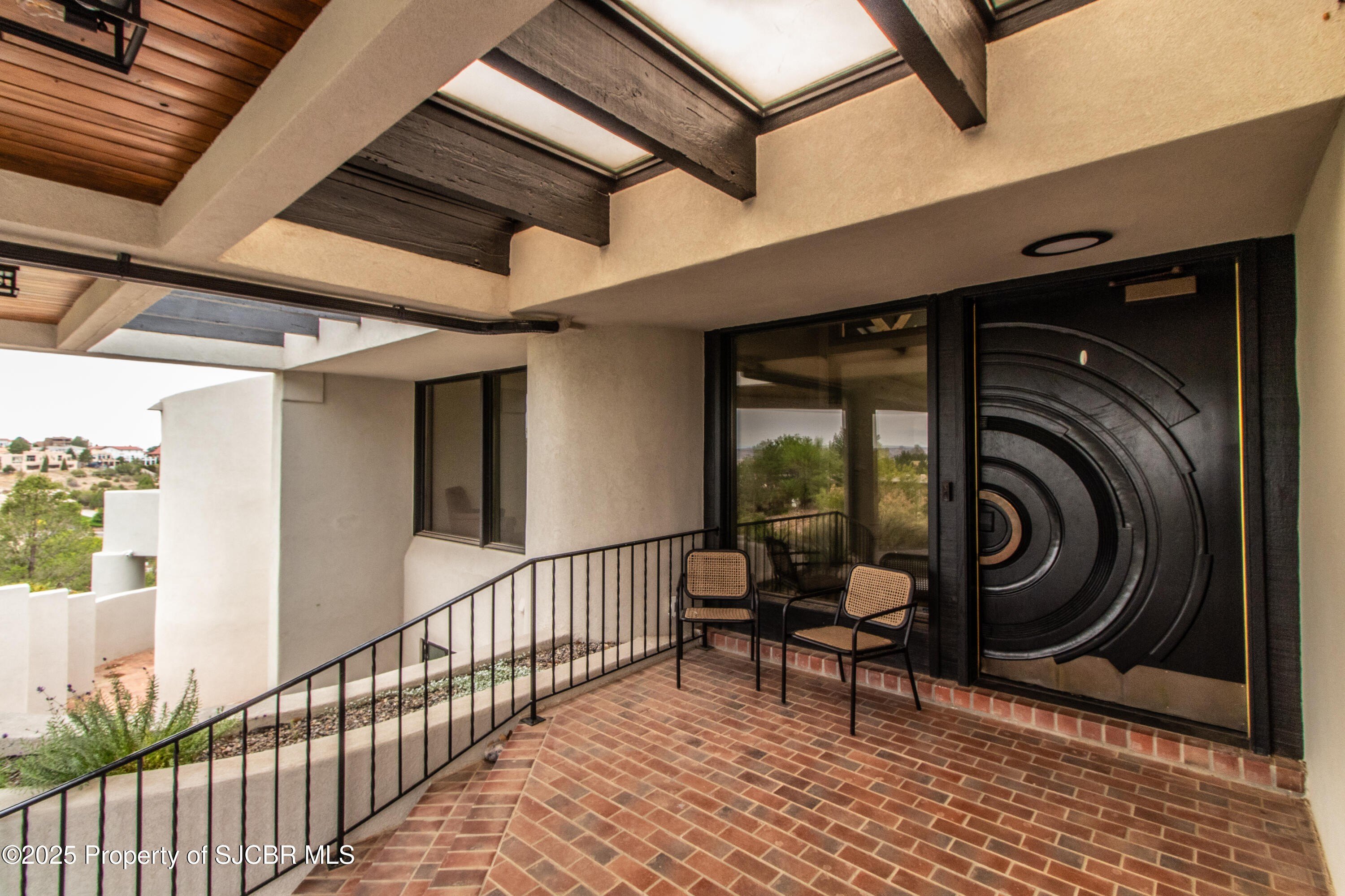 Currently Displayed Property Photo