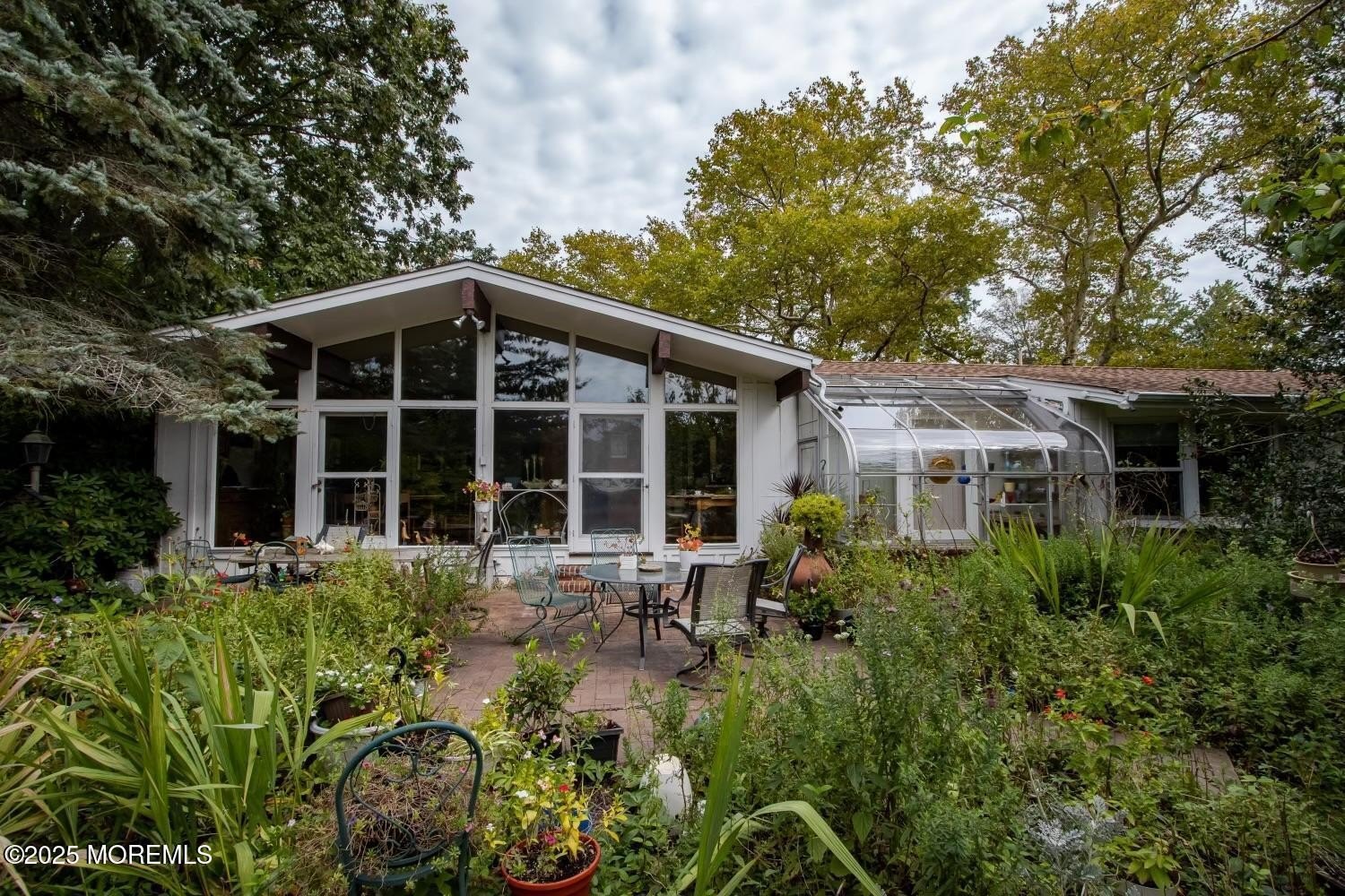 Currently Displayed Property Photo