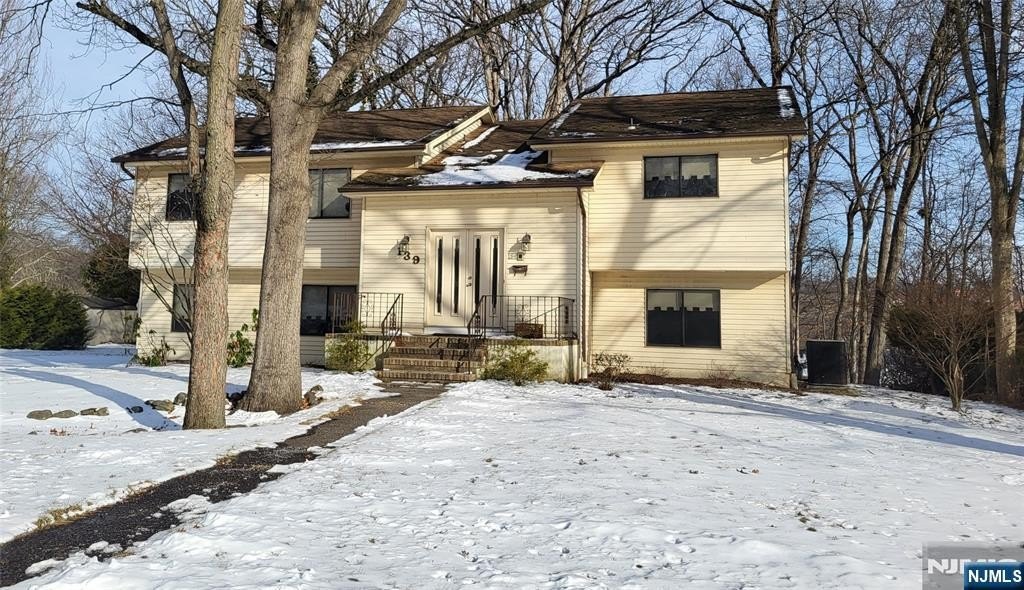 Currently Displayed Property Photo