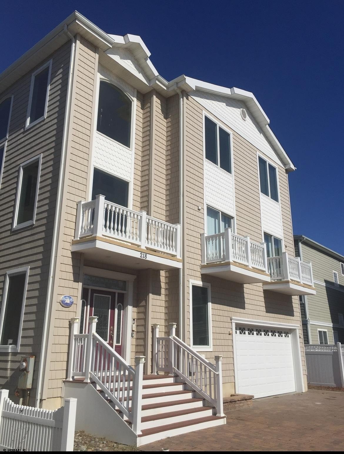 Currently Displayed Property Photo