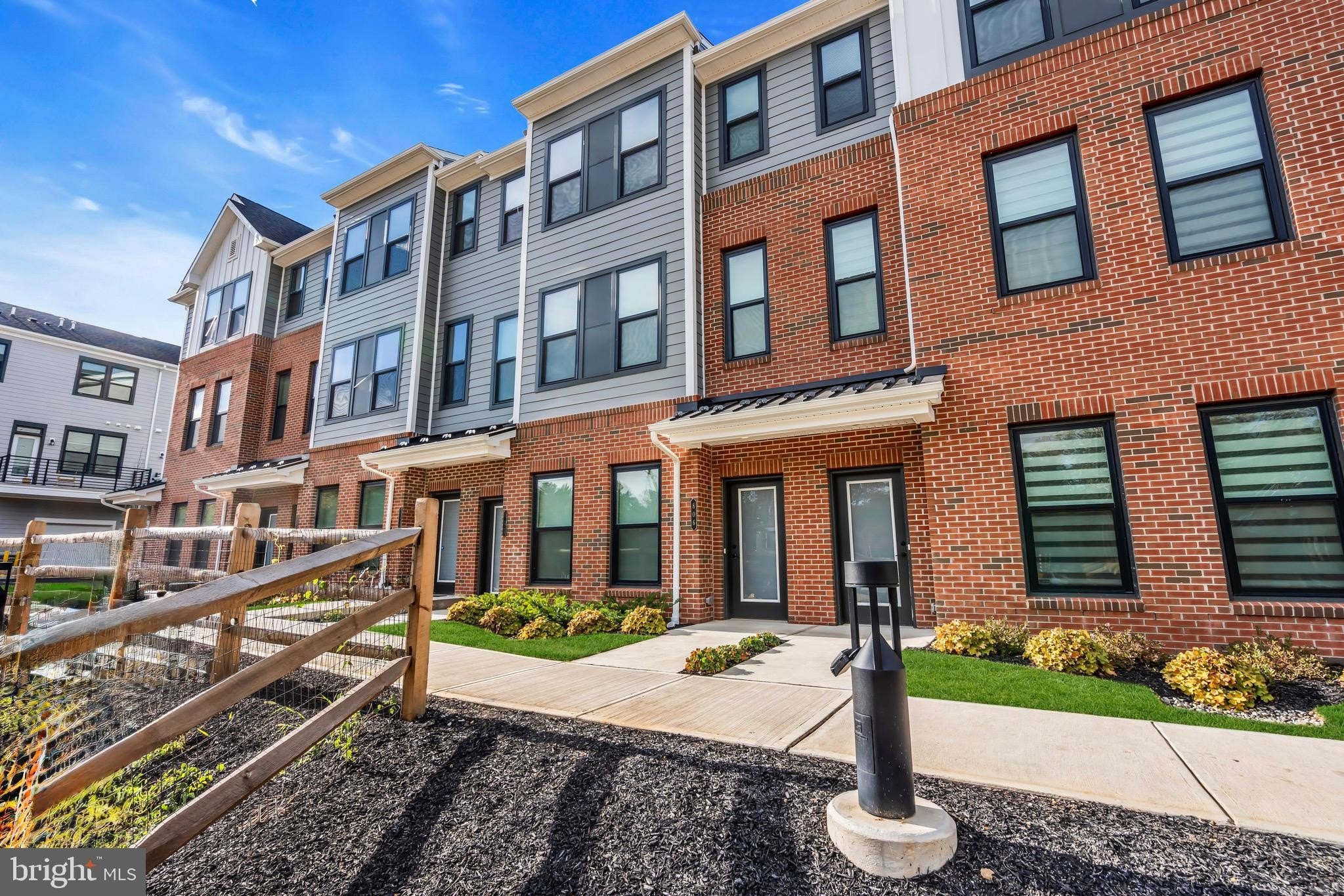 Currently Displayed Property Photo