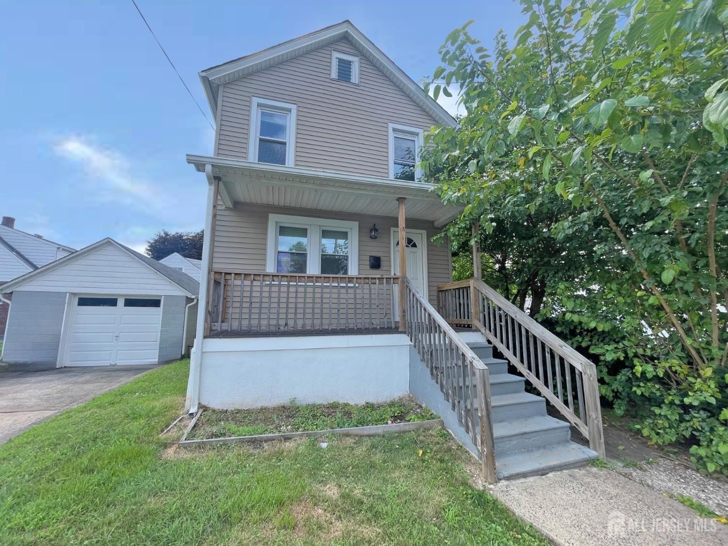 Currently Displayed Property Photo