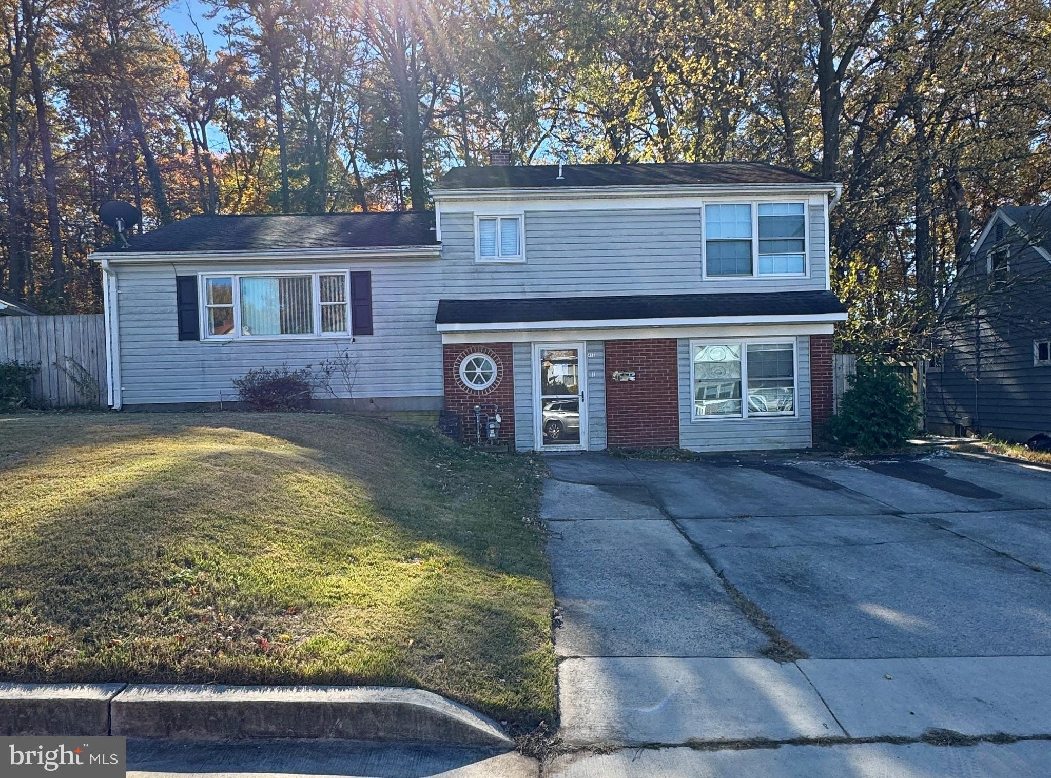 Currently Displayed Property Photo