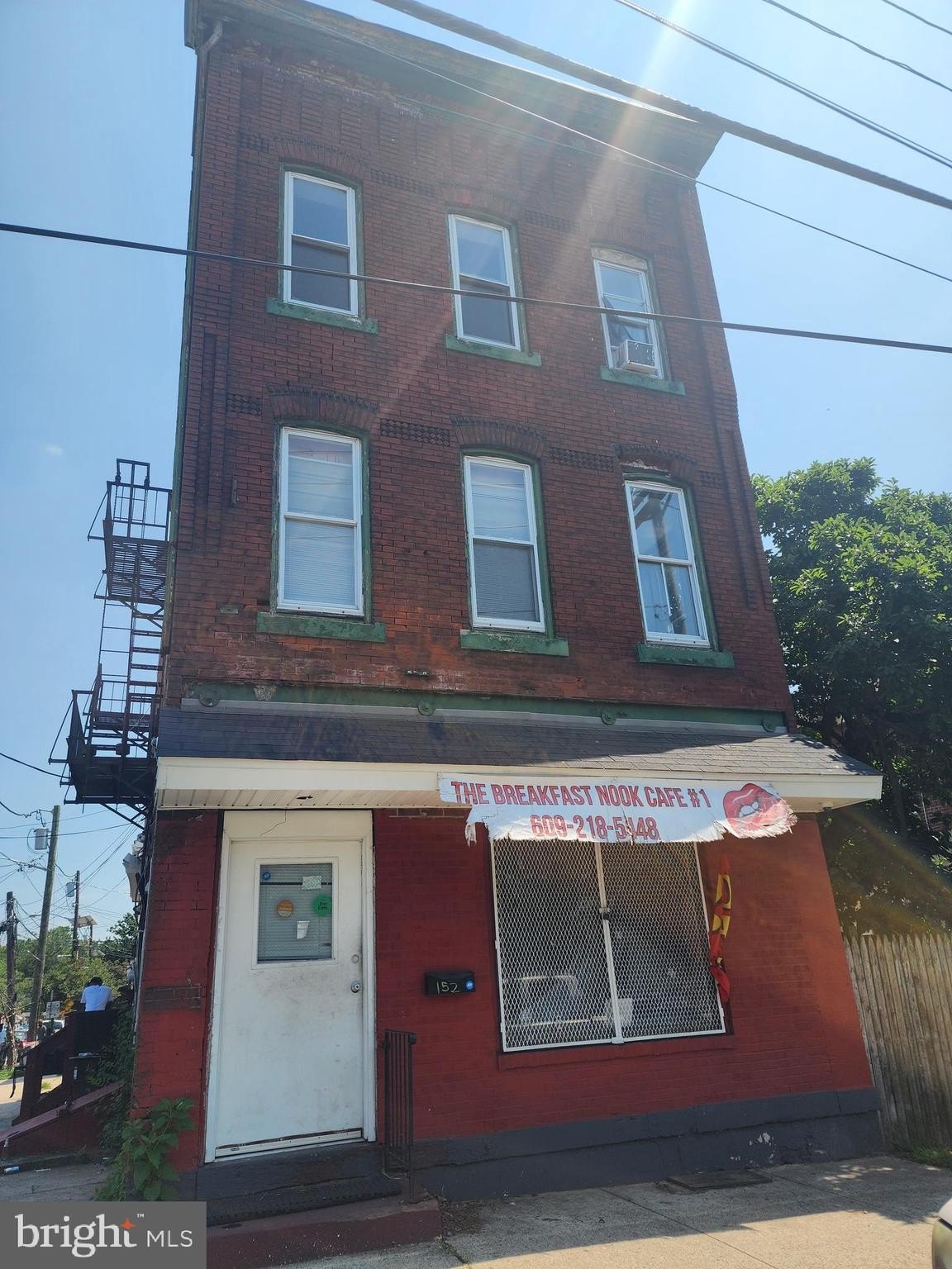 Currently Displayed Property Photo