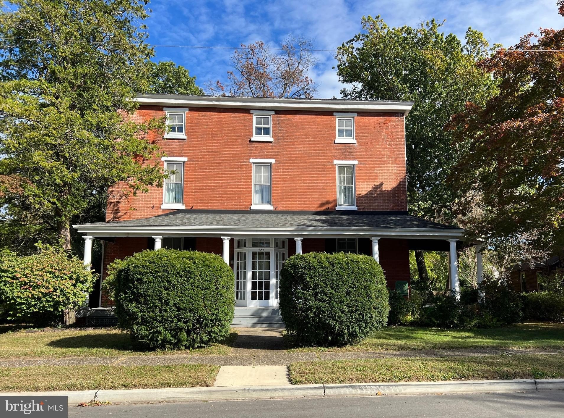 Currently Displayed Property Photo