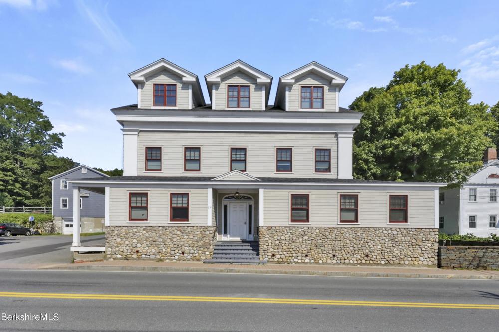 Currently Displayed Property Photo