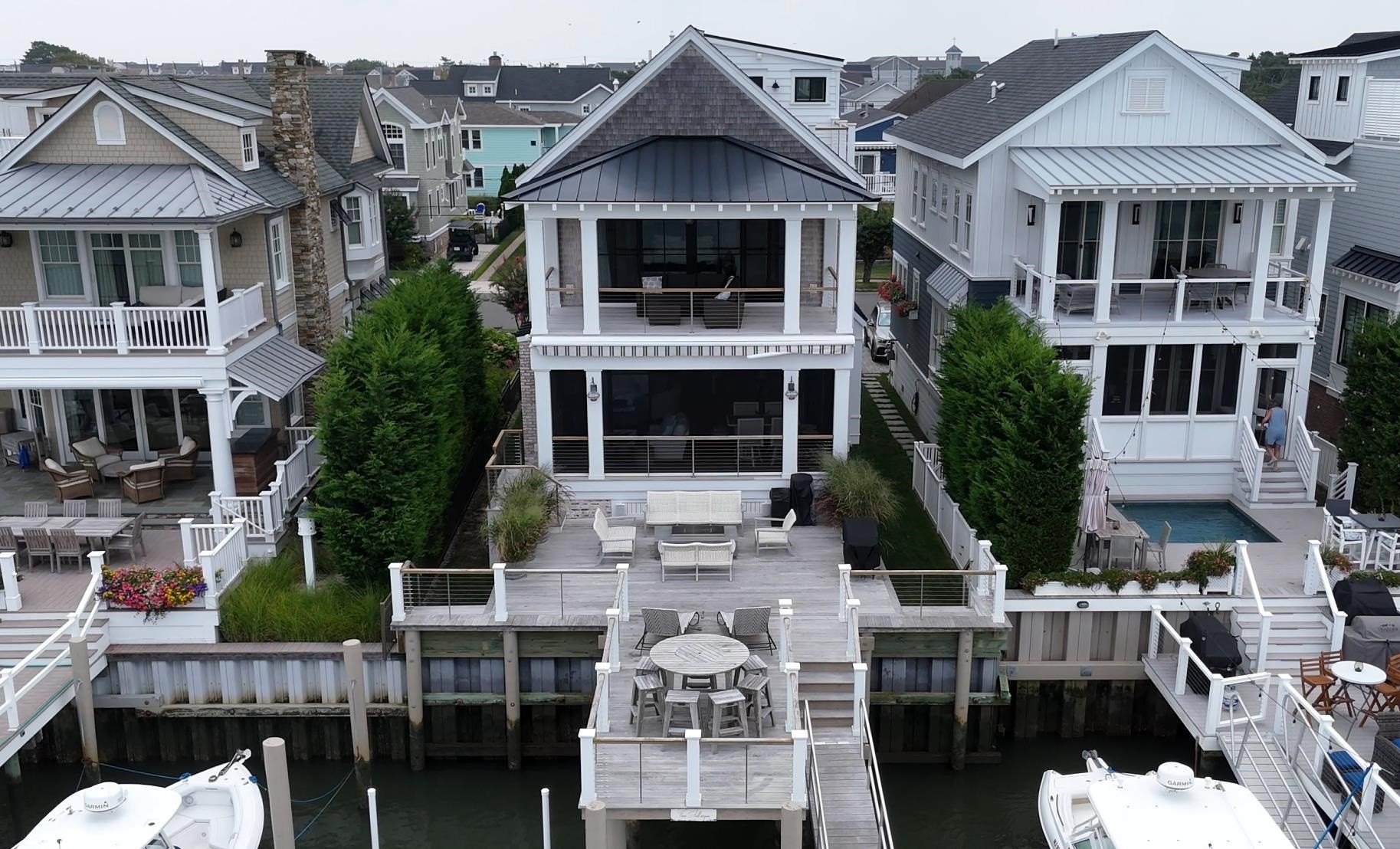 Currently Displayed Property Photo