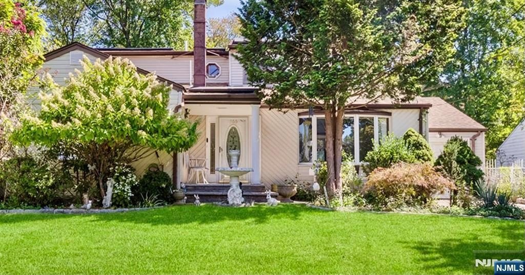 Currently Displayed Property Photo