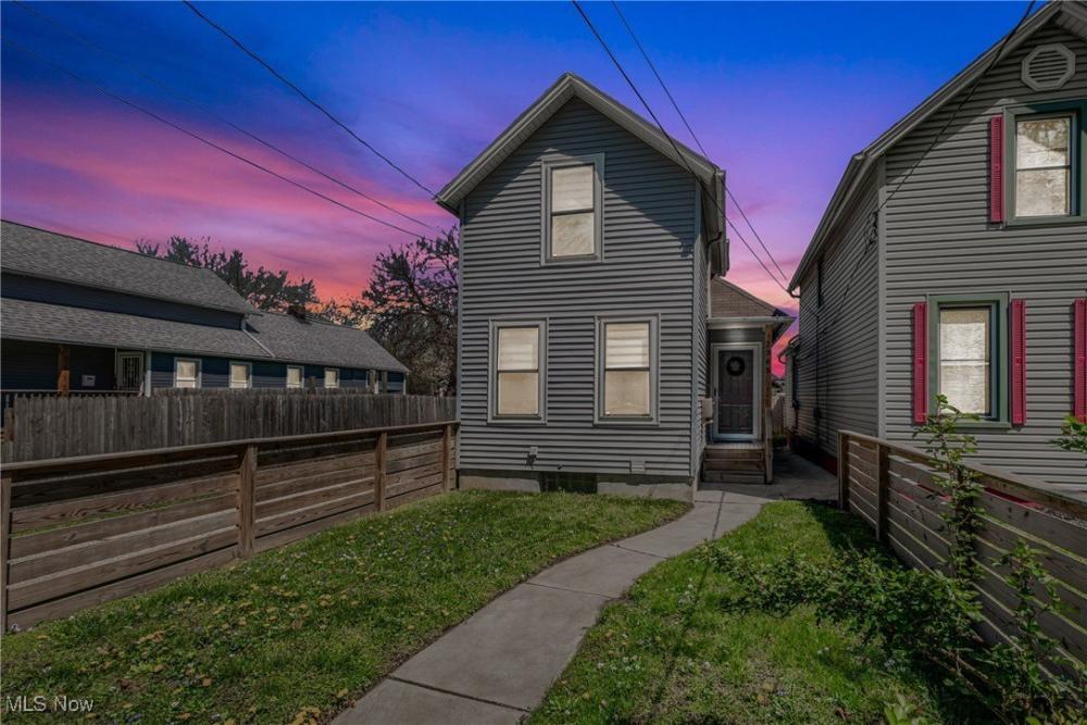 Currently Displayed Property Photo