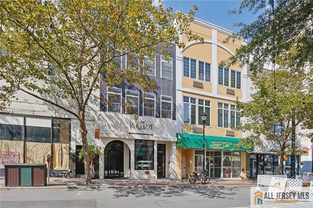 Currently Displayed Property Photo