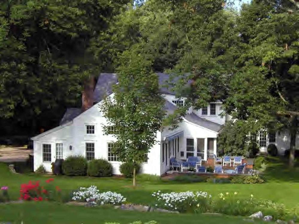 Currently Displayed Property Photo