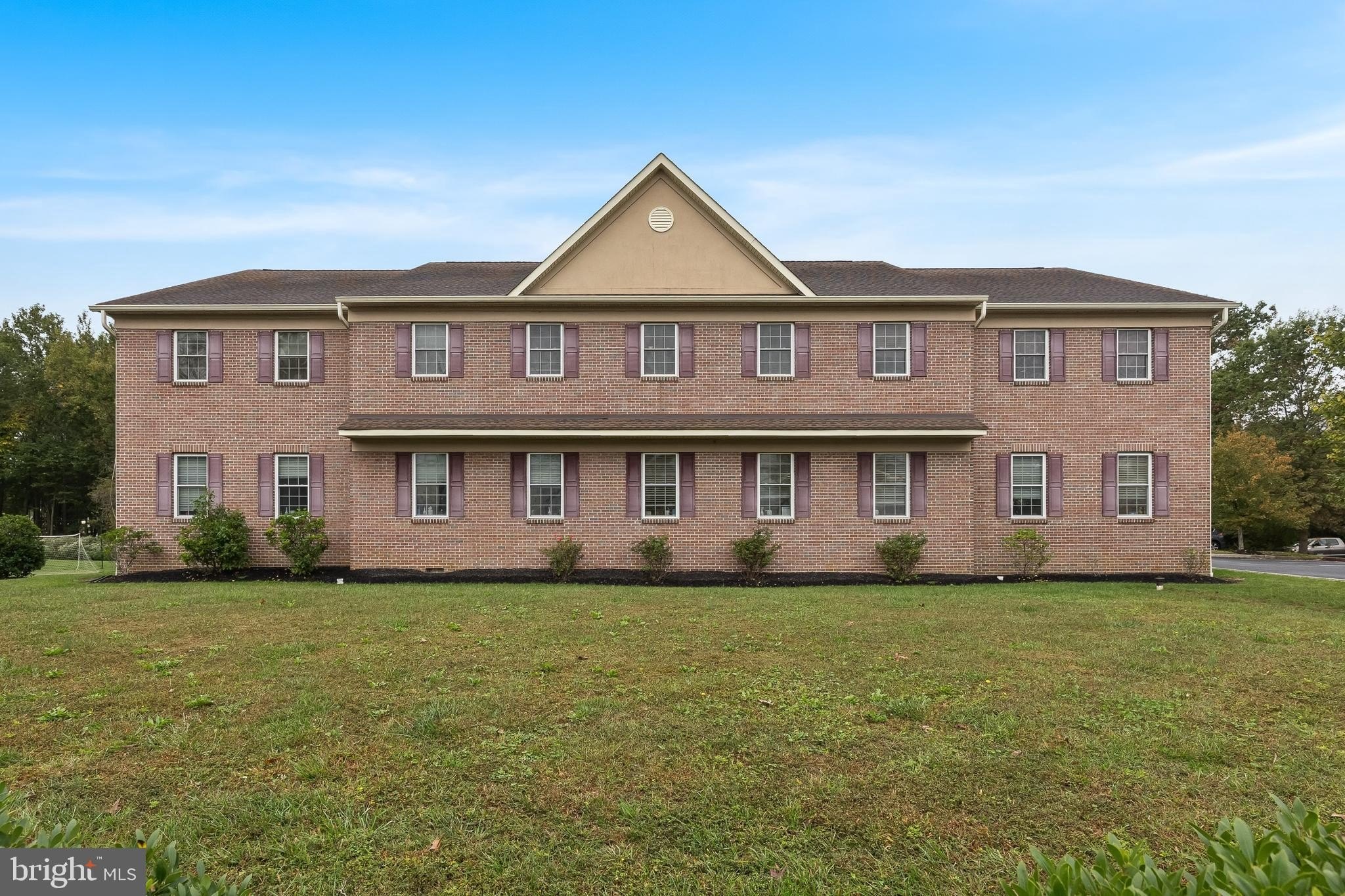 Currently Displayed Property Photo