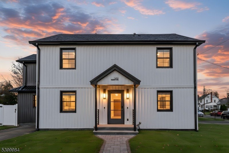 Currently Displayed Property Photo