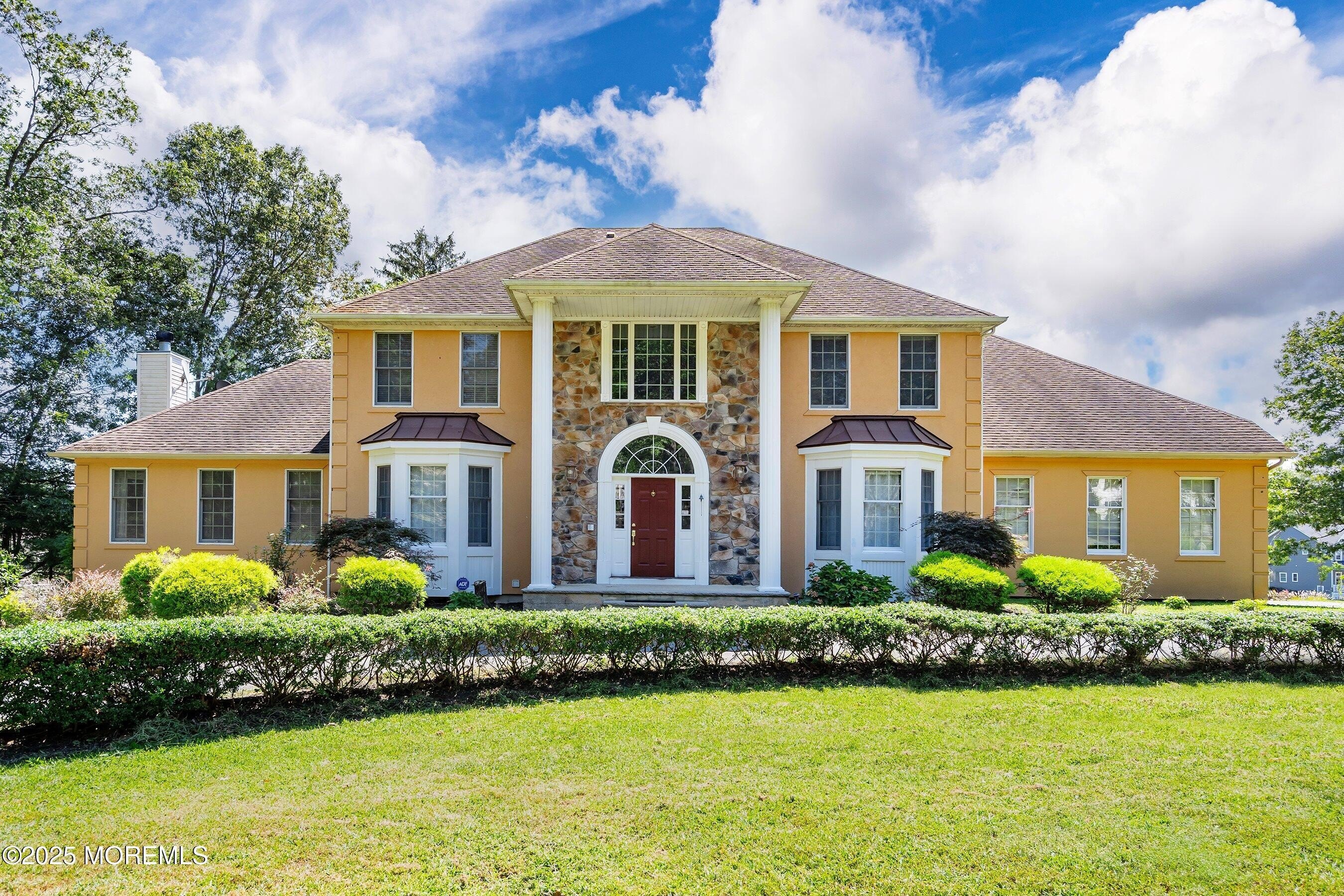 Currently Displayed Property Photo