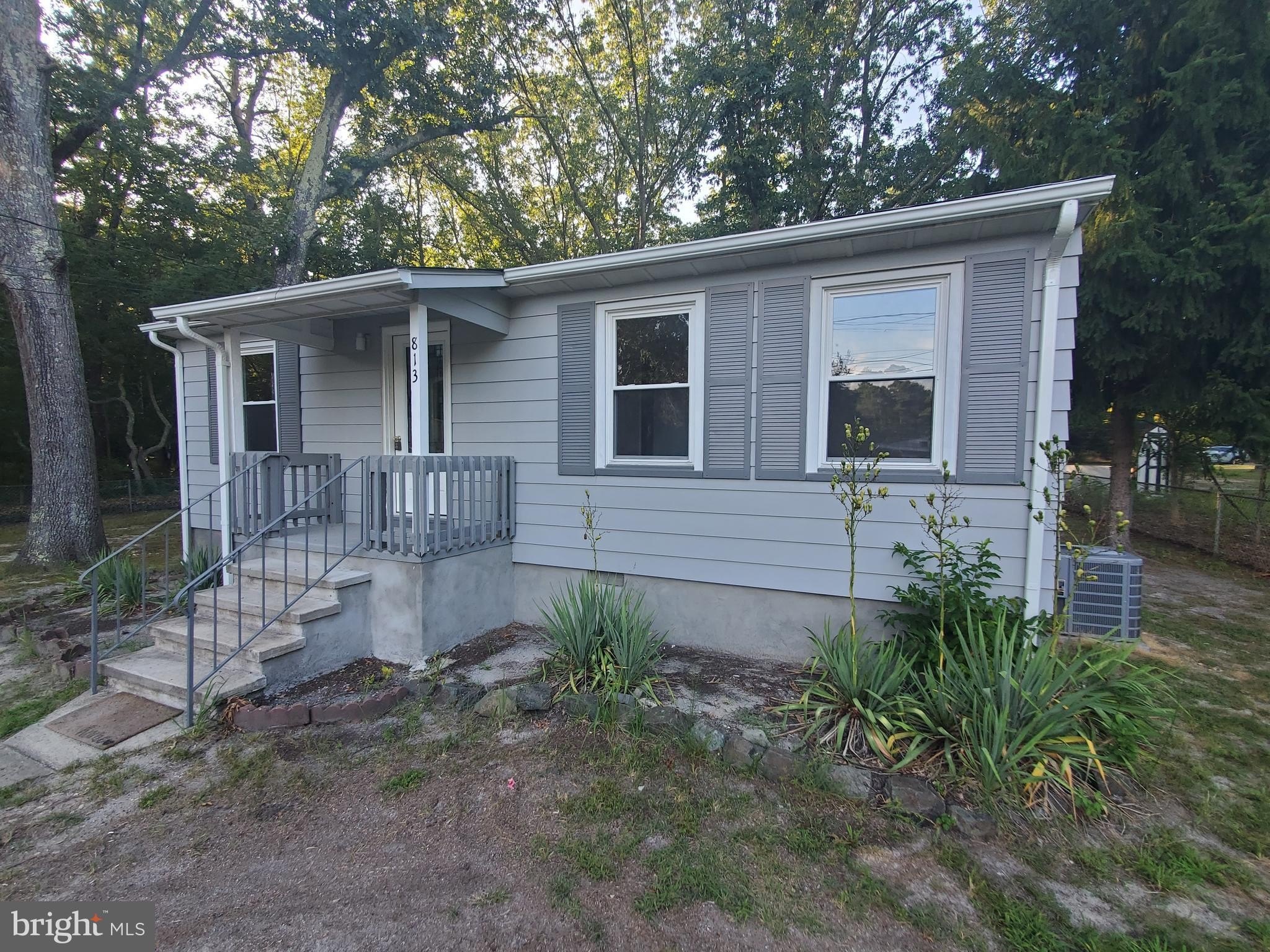 Currently Displayed Property Photo