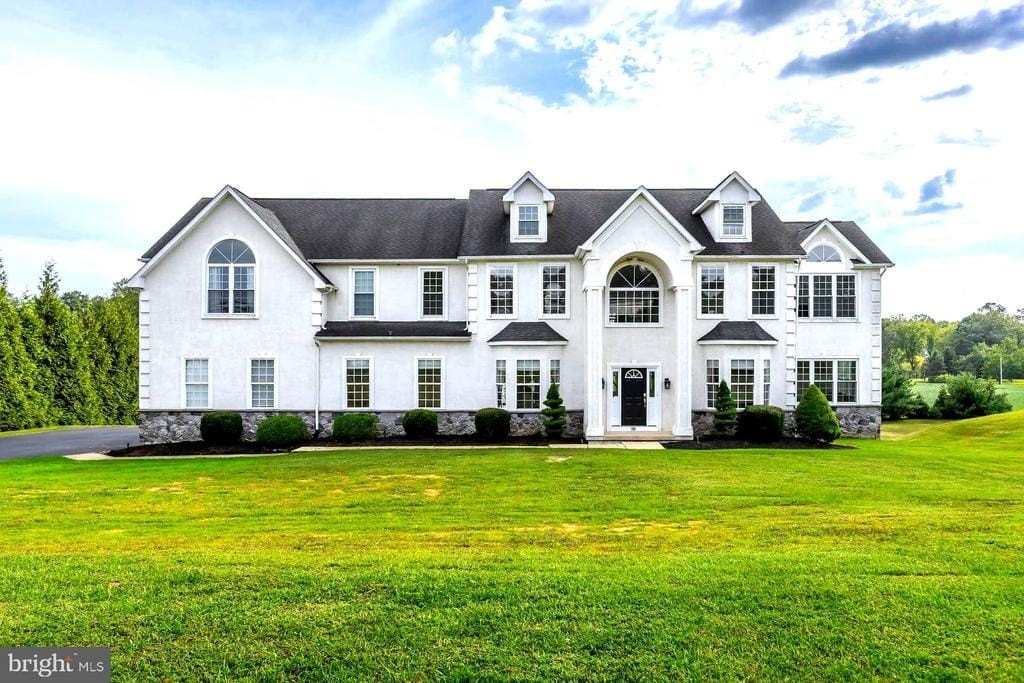 Currently Displayed Property Photo