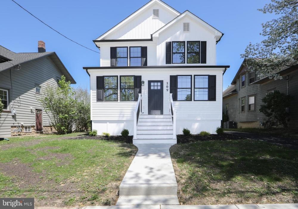 Currently Displayed Property Photo