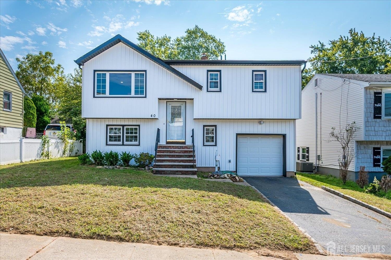 Currently Displayed Property Photo