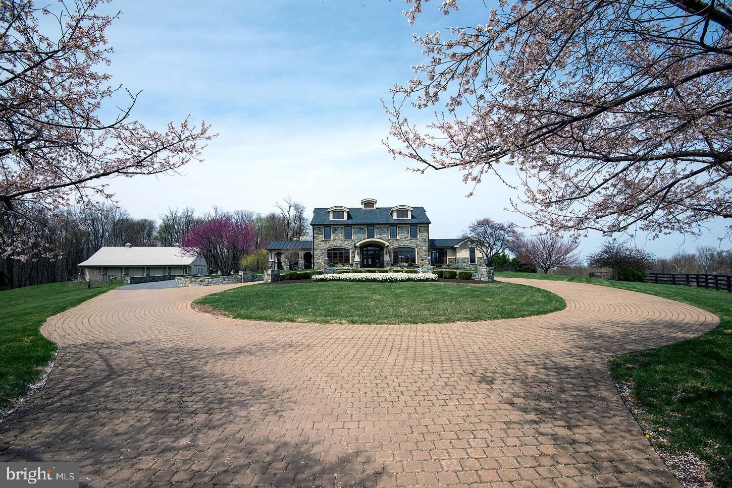 Currently Displayed Property Photo