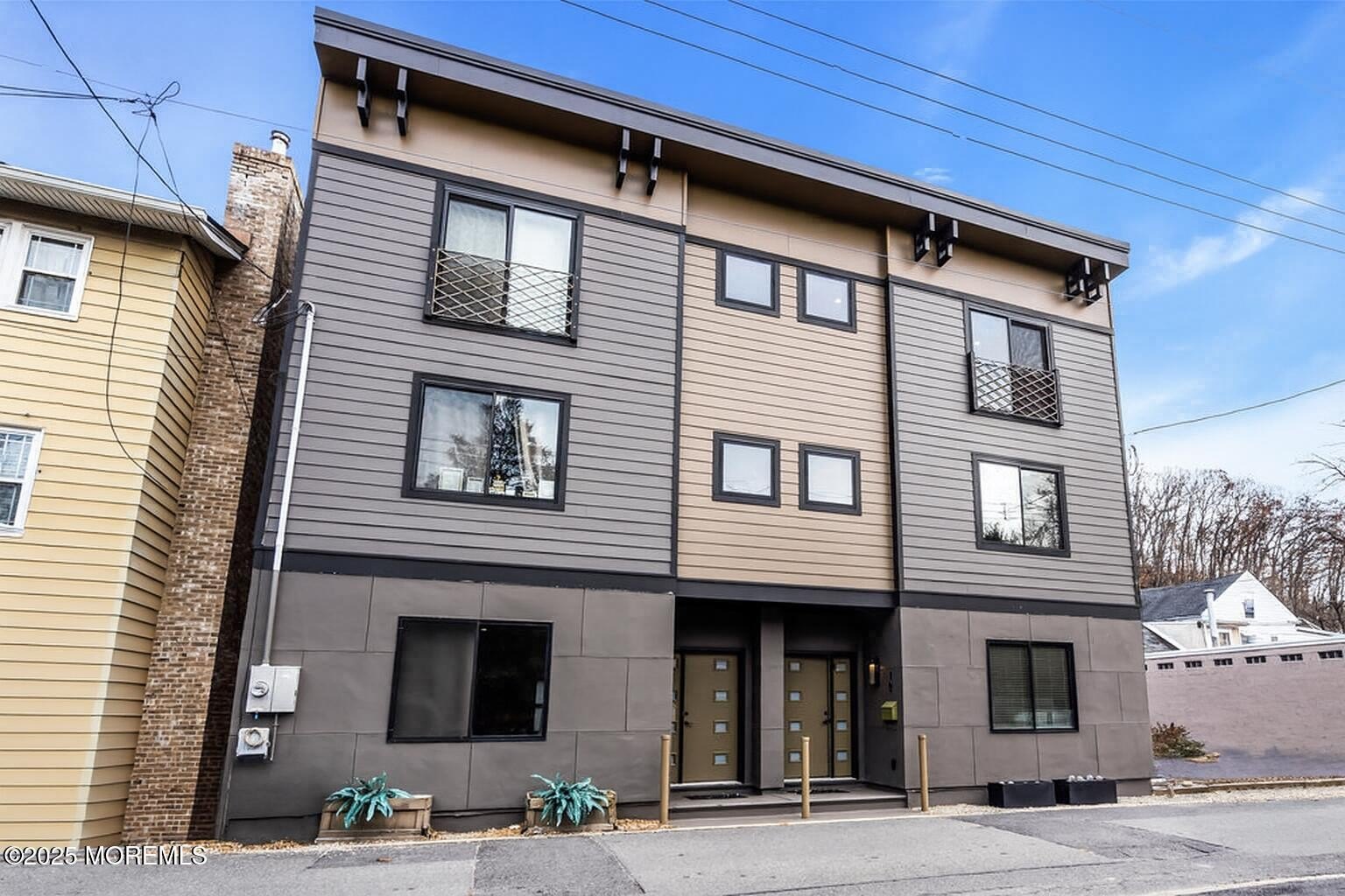 Currently Displayed Property Photo