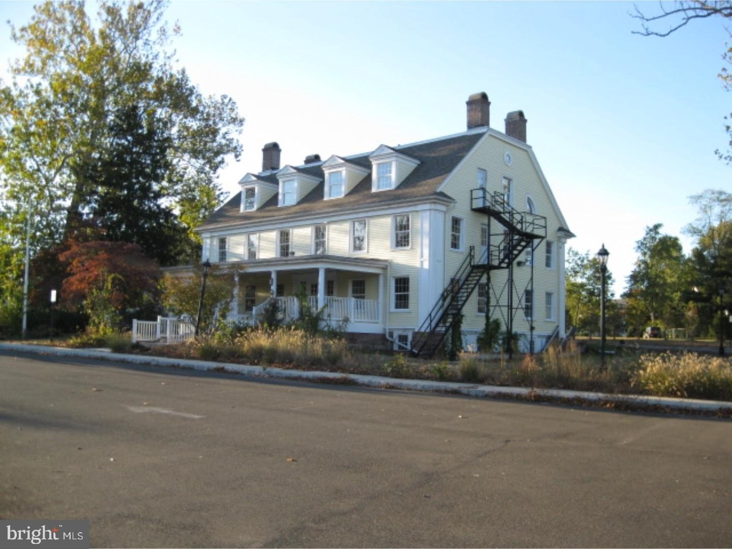 Currently Displayed Property Photo
