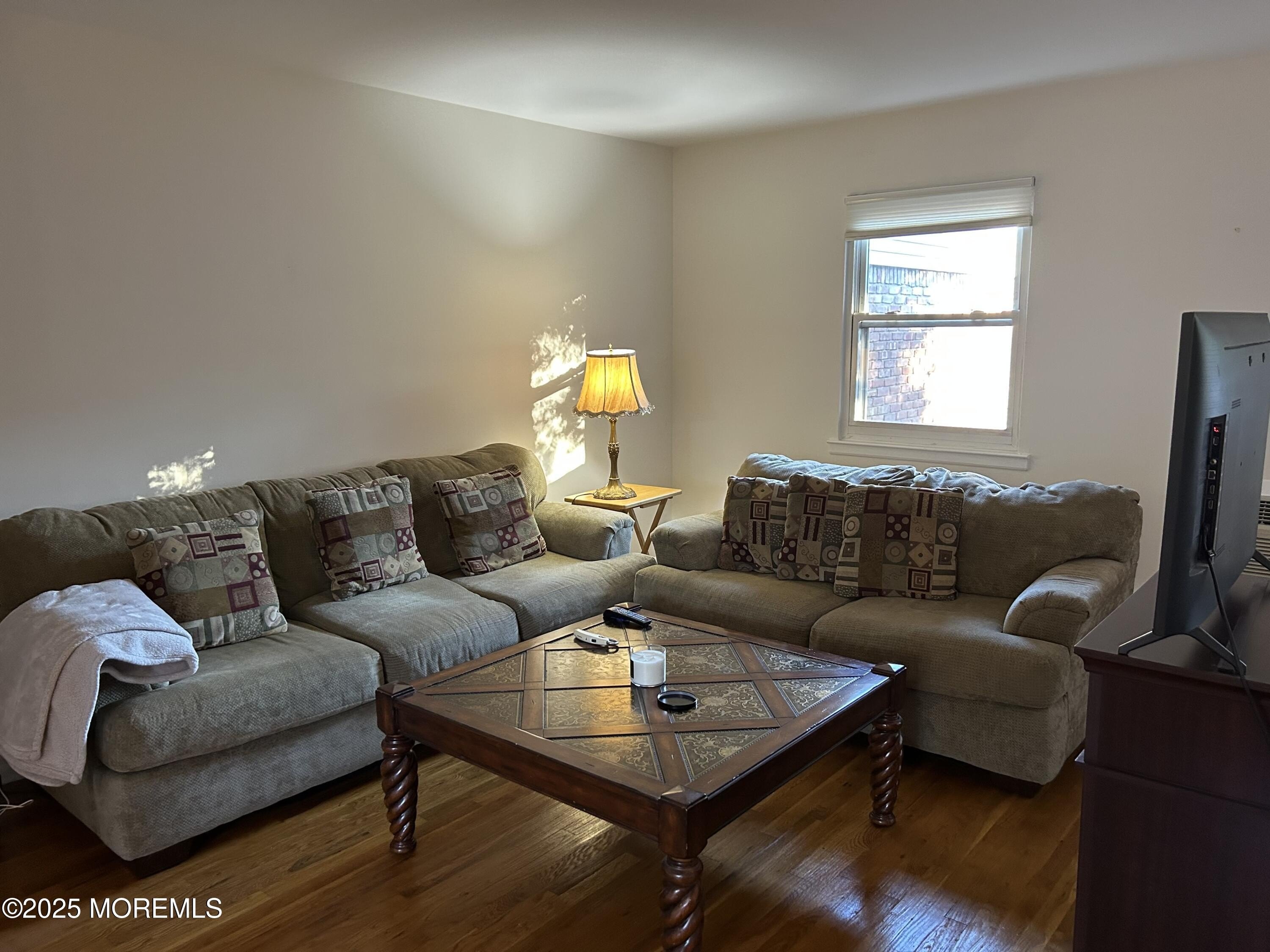 Currently Displayed Property Photo