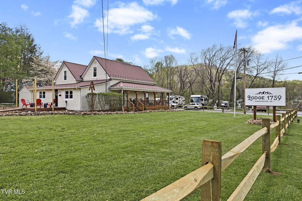 Currently Displayed Property Photo
