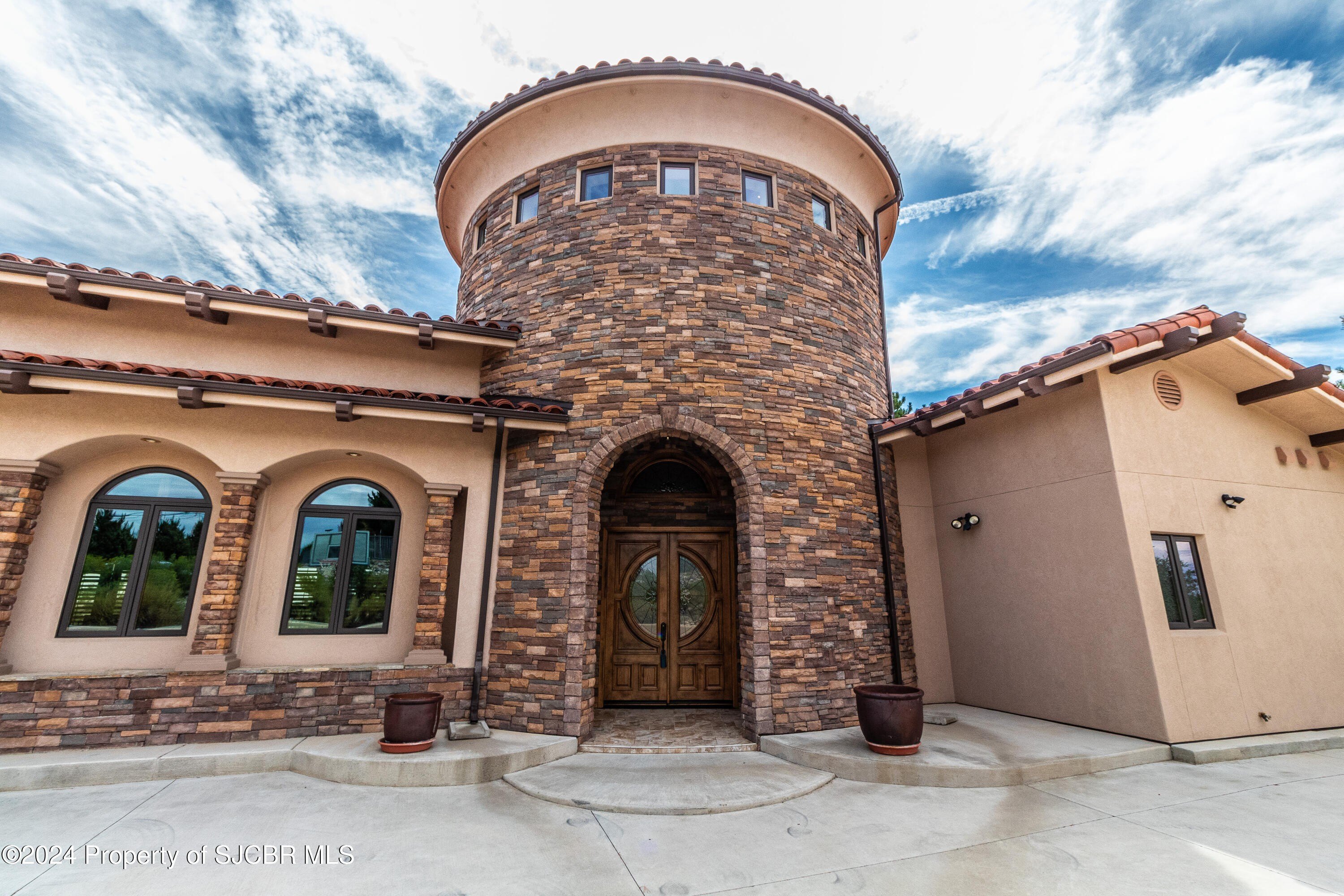 Currently Displayed Property Photo